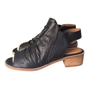 NWOT Comfortiva Pillowtop Leather Black Perforated Open-Toe Heel Sandals 11
